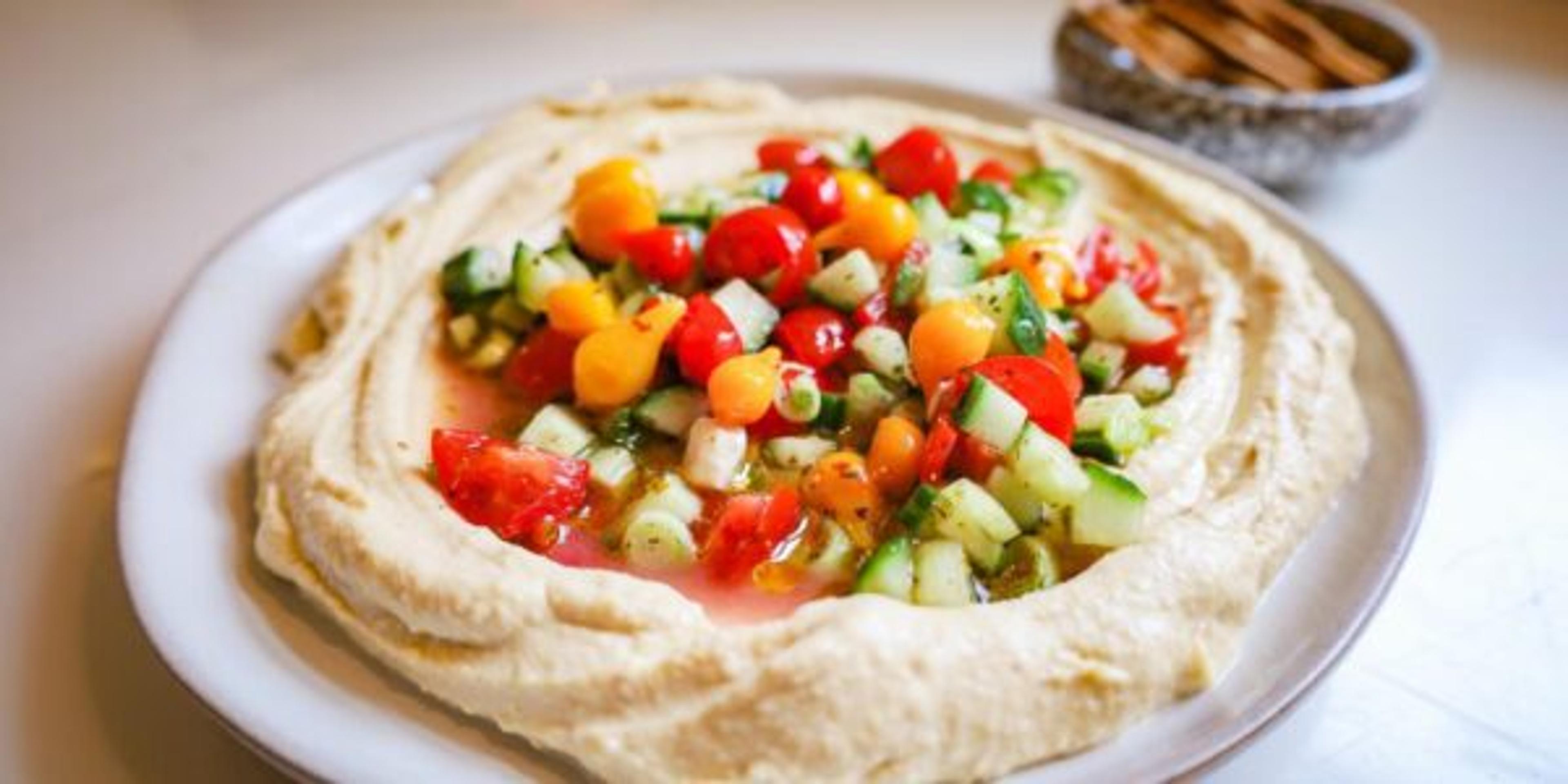 Hummus Dip with Summer Vegetables 